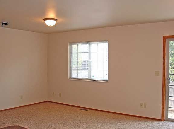 4th image of 1151 Howard Ave APT 4