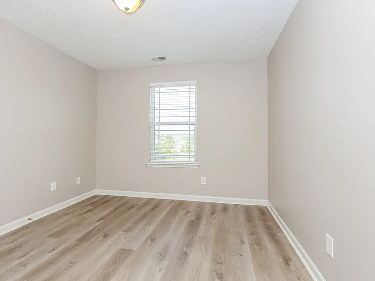 607 Rock Glen Trce — Photo 13