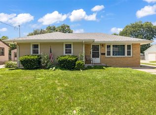 1916 E 27th Ct, Des Moines, IA 50317