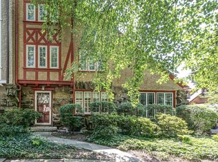 32 Hilltop Rd, Philadelphia, PA 19118