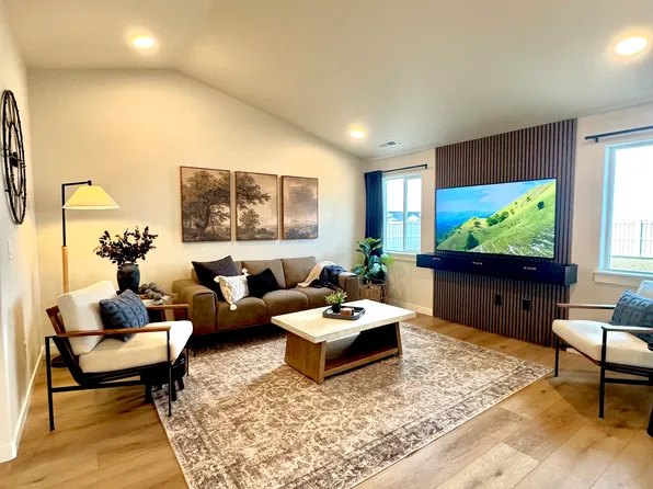 5598 E Lekeitio Village Dr, Nampa, ID 83687