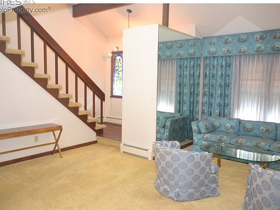 Inviting Living/Sitting Room