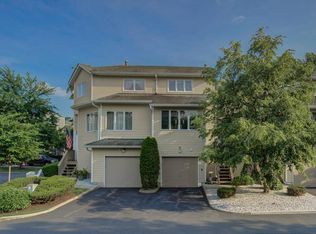 84 Village Grn, Bardonia, NY