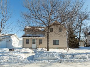 112 1st St E, Hunter, ND 58048