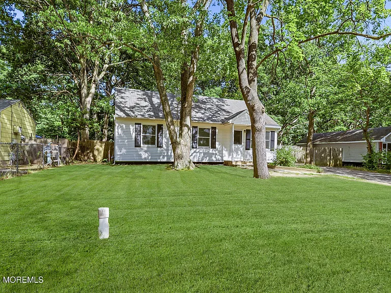 1305 Marshall St — Photo 3