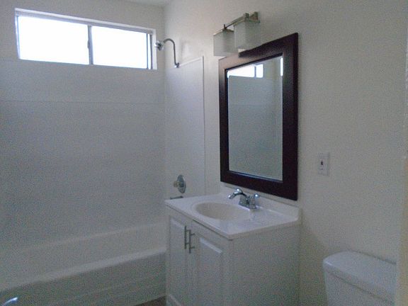 5th image of 8821 Owensmouth Ave APT 17