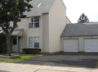 1 Sandybrook Dr, Langhorne, PA 19047