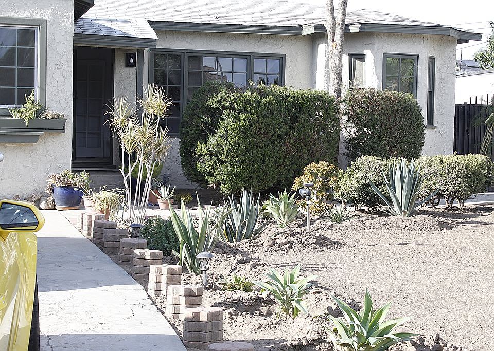 1st image of 14843 Chatsworth Dr