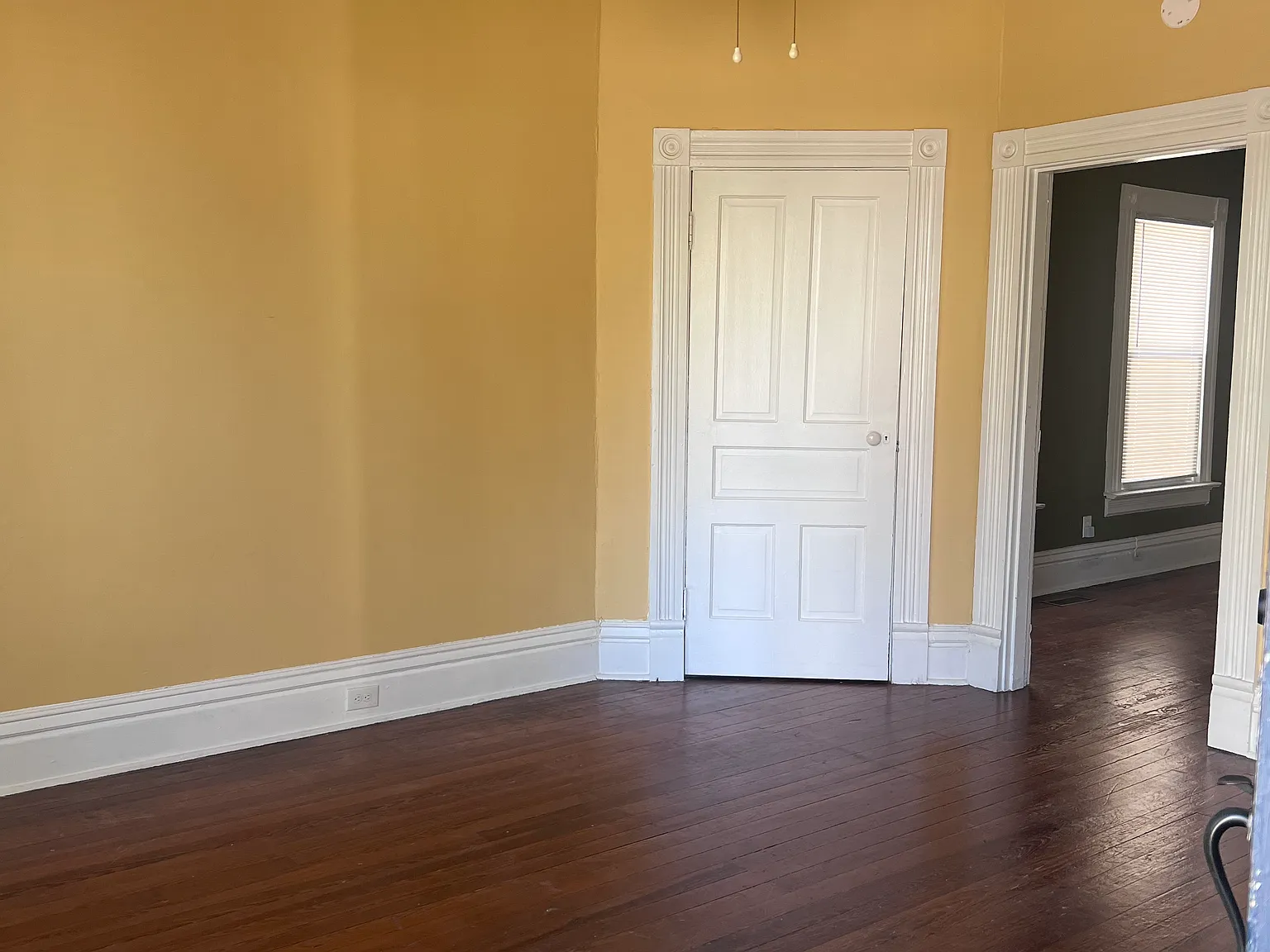 3 bed, 1200 sqft, $1,989 — Photo 4