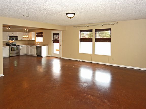 003 Living Room_08062014