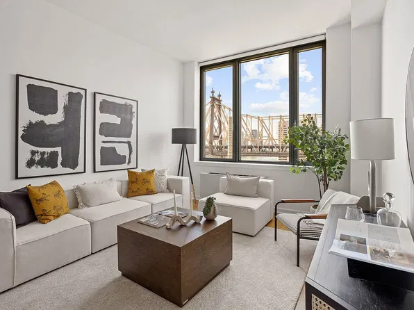 425 Main St #Ph2e, New York, NY 10044