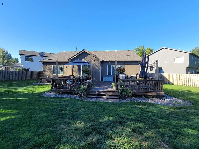 18610 L Cir — Photo 19