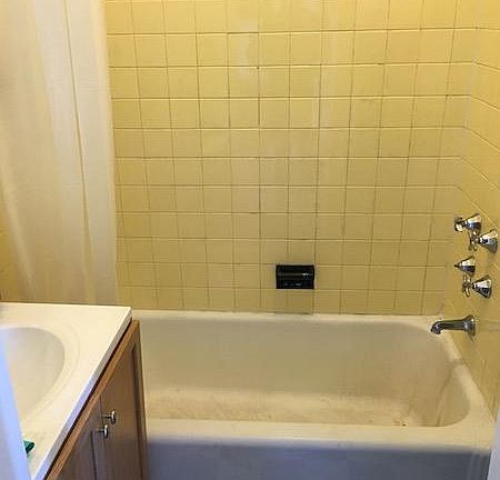 5th image of 3351 Vernon Blvd APT 3R