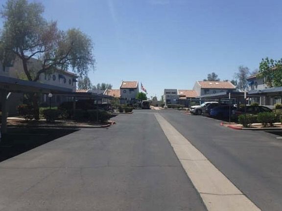Exterior Neighborhood (street photo)