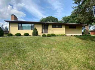 1220 Hillcrest Dr, Freeport, IL 61032