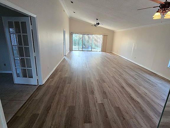 5th image of 967 Belleflower Dr