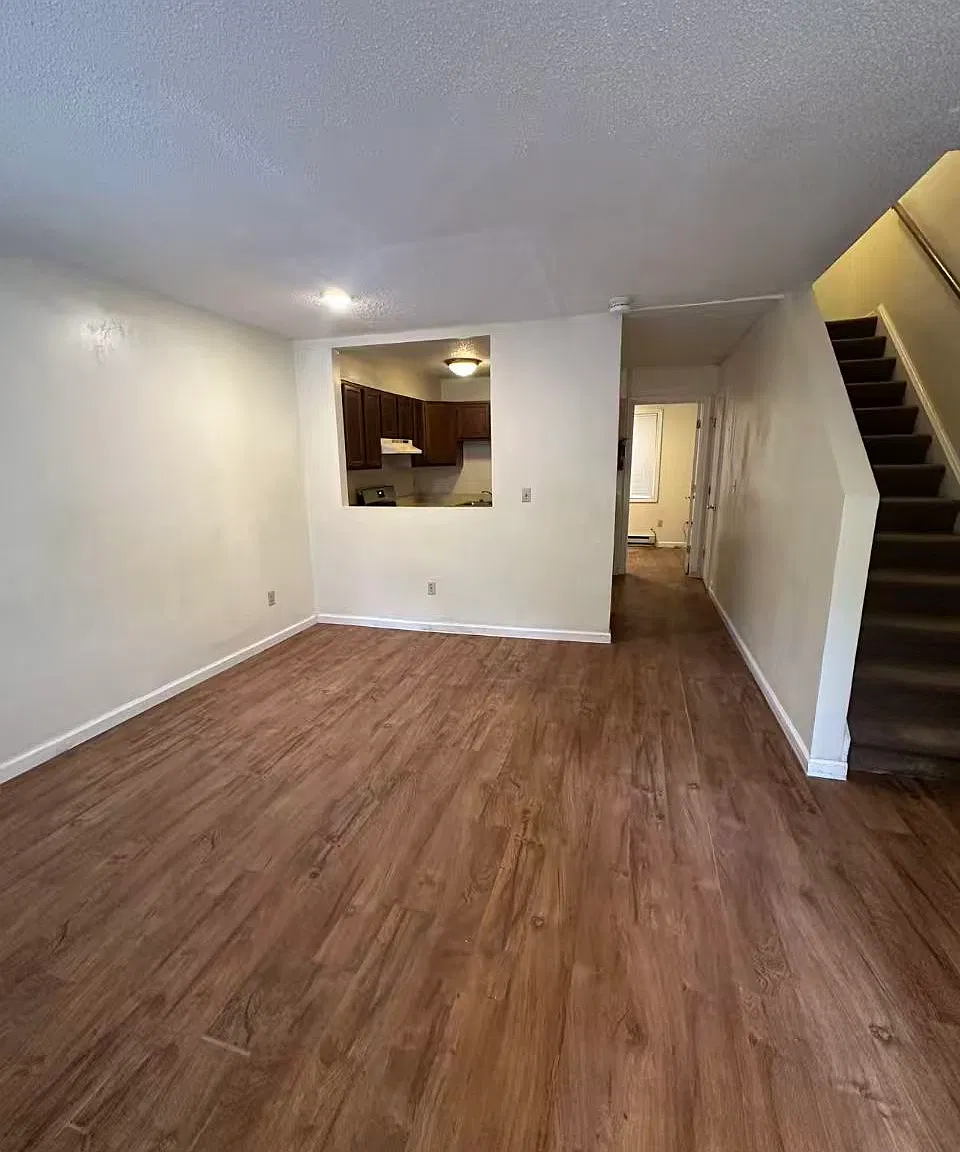 3 bed, 1.5 bath, 1056 sqft, $2,500 — Photo 1