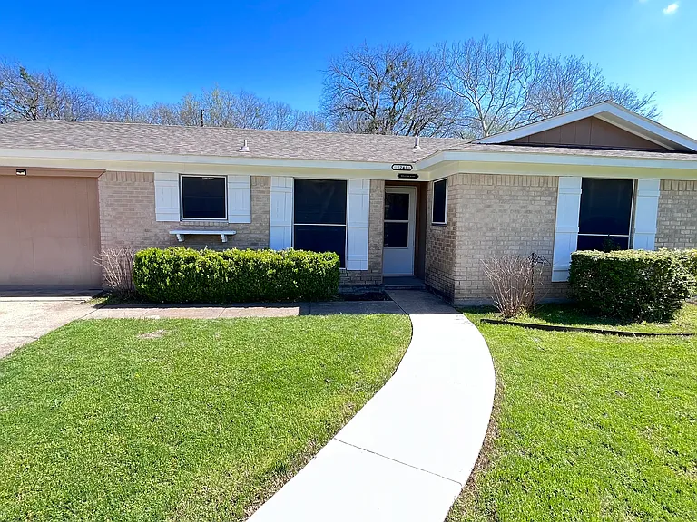 1243 Saturn St — Photo 8