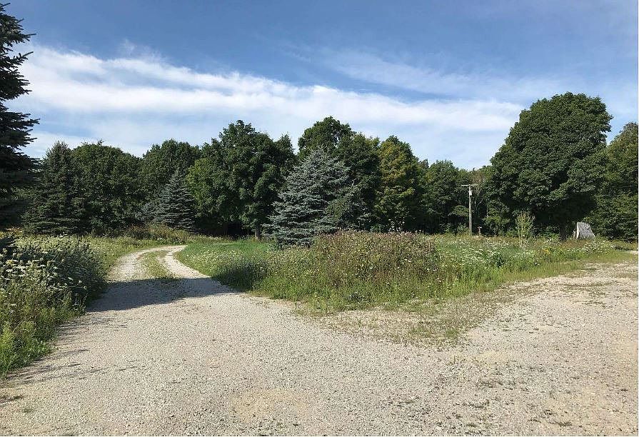 2nd image of 7014 Meadow Creek Rd