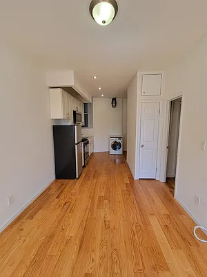 Rented by Avenues Real Estate | media 9