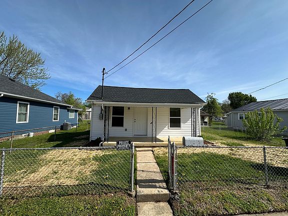 2nd image of 2202 Maxwell Ave