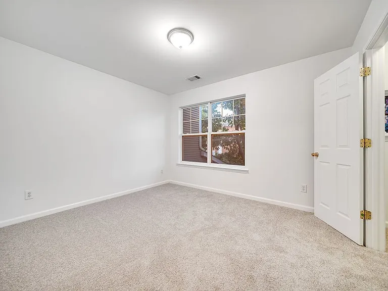413 Oman St — Photo 11