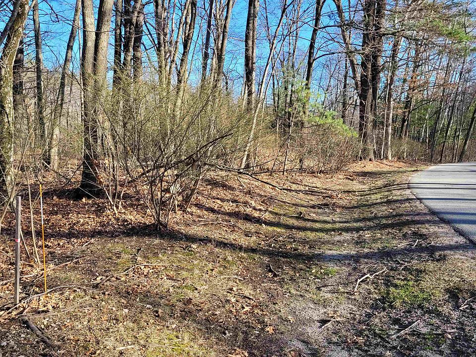 2nd image of 8 Woodhenge Cir