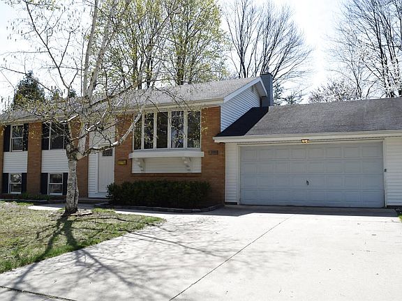 2nd image of 204 Hollybrook Dr