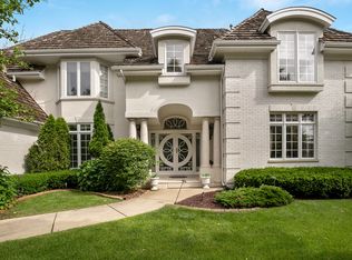 9390 Cascade Cir, Burr Ridge, IL 60527