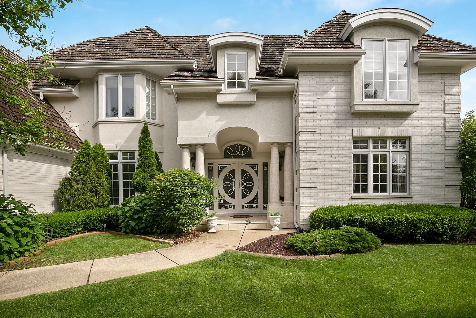 9390 Cascade Cir photo 1