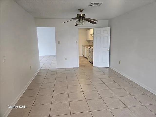 2 bed, 1.0 bath, 1071 sqft, $1,275 — Photo 4
