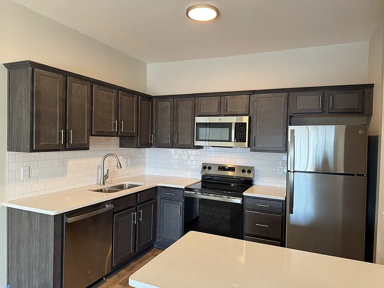 Hurstbourne Pointe — Photo 8