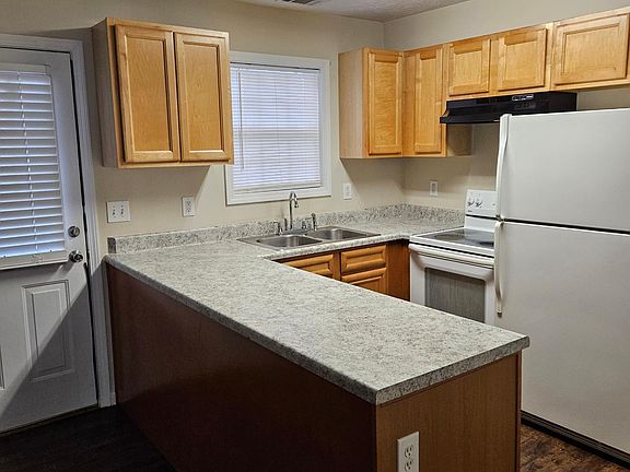 2nd image of 519 Lawson St #519