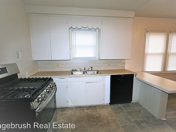 4th image of 1317 Davis St