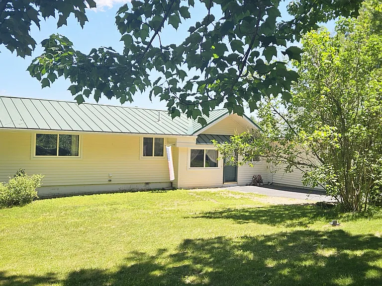 77 Meadow Rd — Photo 28