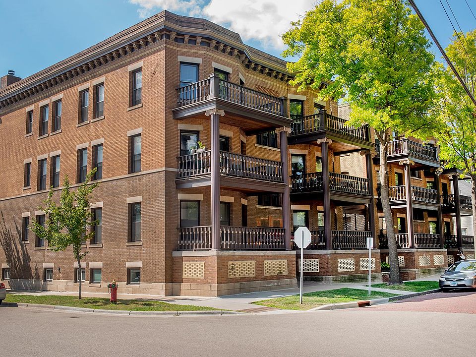 Welcome to St. Anthony Flats! Walking distance to WA Frost, Nina's Coffee, the Cathedral, public transportation, Boyd Park and more!