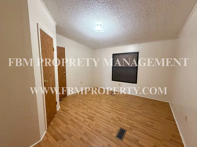 633 Mosley Rd — Photo 21