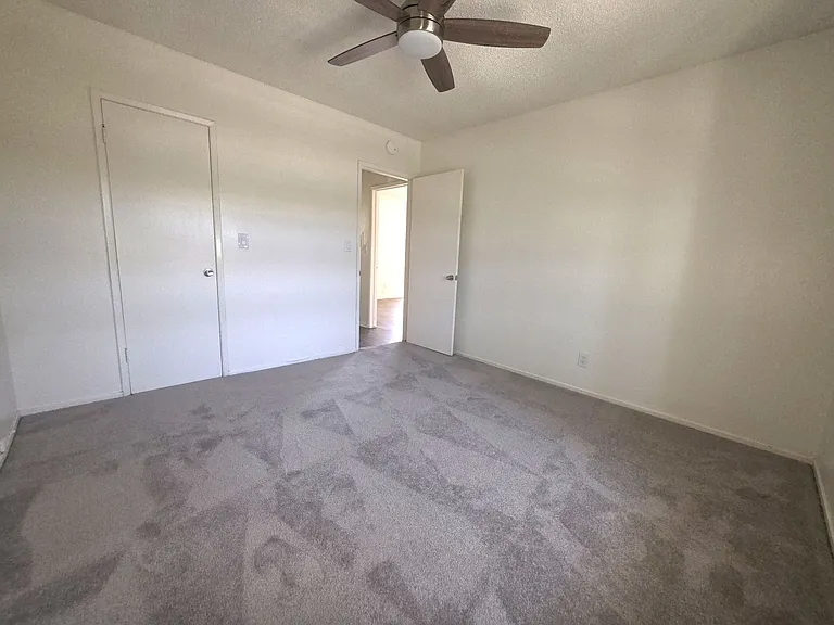 22322 Kent Ave — Photo 5