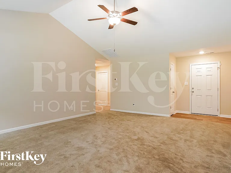 90 Voyage Cir — Photo 3