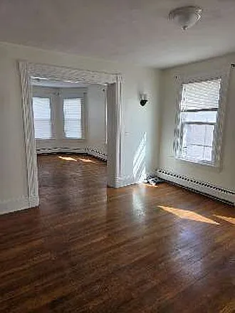 2 bed, 1000 sqft, $1,575 — Photo 2