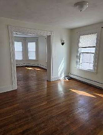 2nd image of 498 Stanley St #2