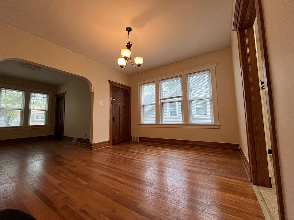 Dining Room
11' 4" x 12' 10"
