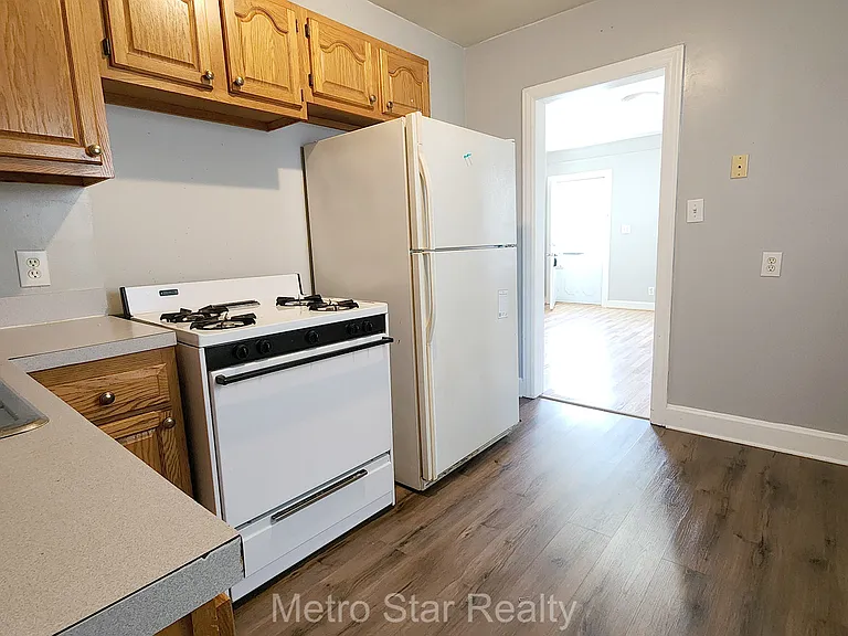 353 W Brockton Ave — Photo 6