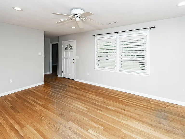 838 Fred St — Photo 12