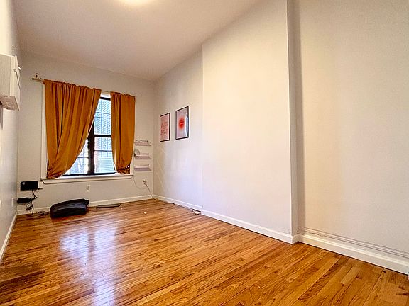 5th image of 851 Lincoln Pl APT 3