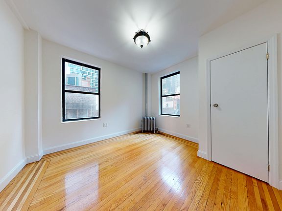4th image of 245 W 51st St APT 611