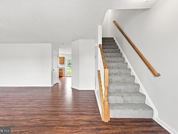 3rd image of 103 Trade Wind Ln