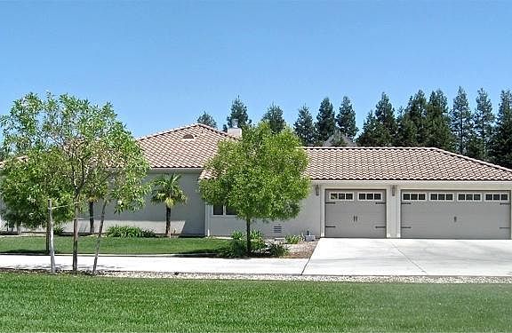 4th image of 590 Saddleback Dr
