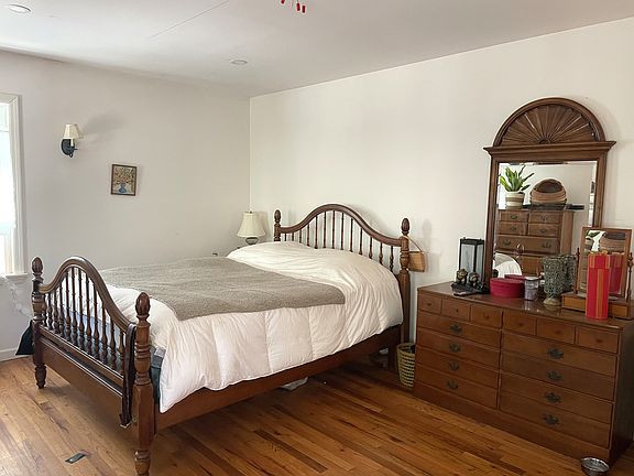 5th image of 9 Wood Lot Ln