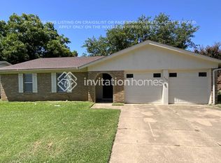 549 NW Chisholm Rd, Burleson, TX 76028
